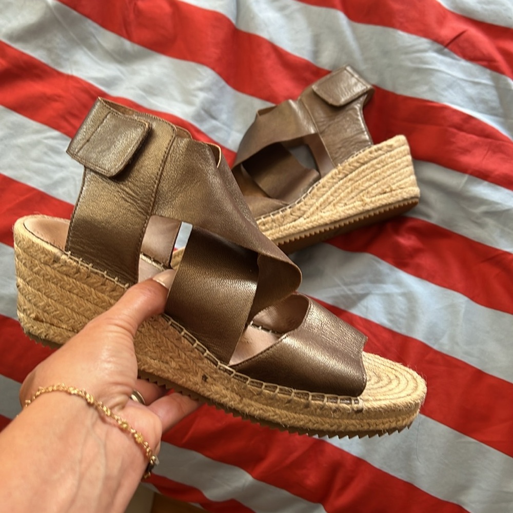 🕶️Eileen Fisher Willow Bronze Metallic Leather Espadrille Wedge Heel Sandals 11 - Picture 2 of 9